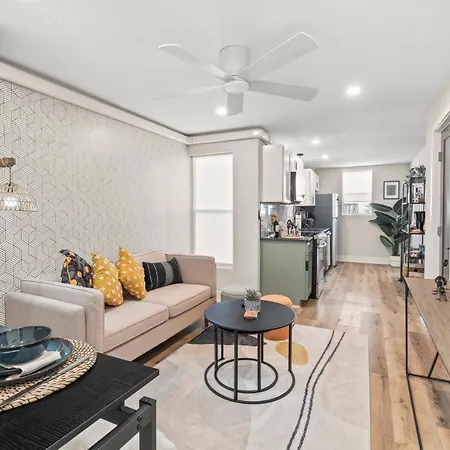 1 Bedroom Passyunk Ave Stunner- Perfect Location
